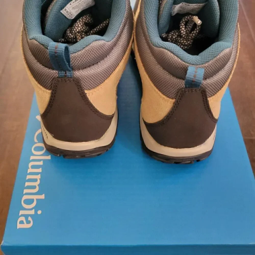columbia women size 8 mount carmel mid waterproof YL1089-373